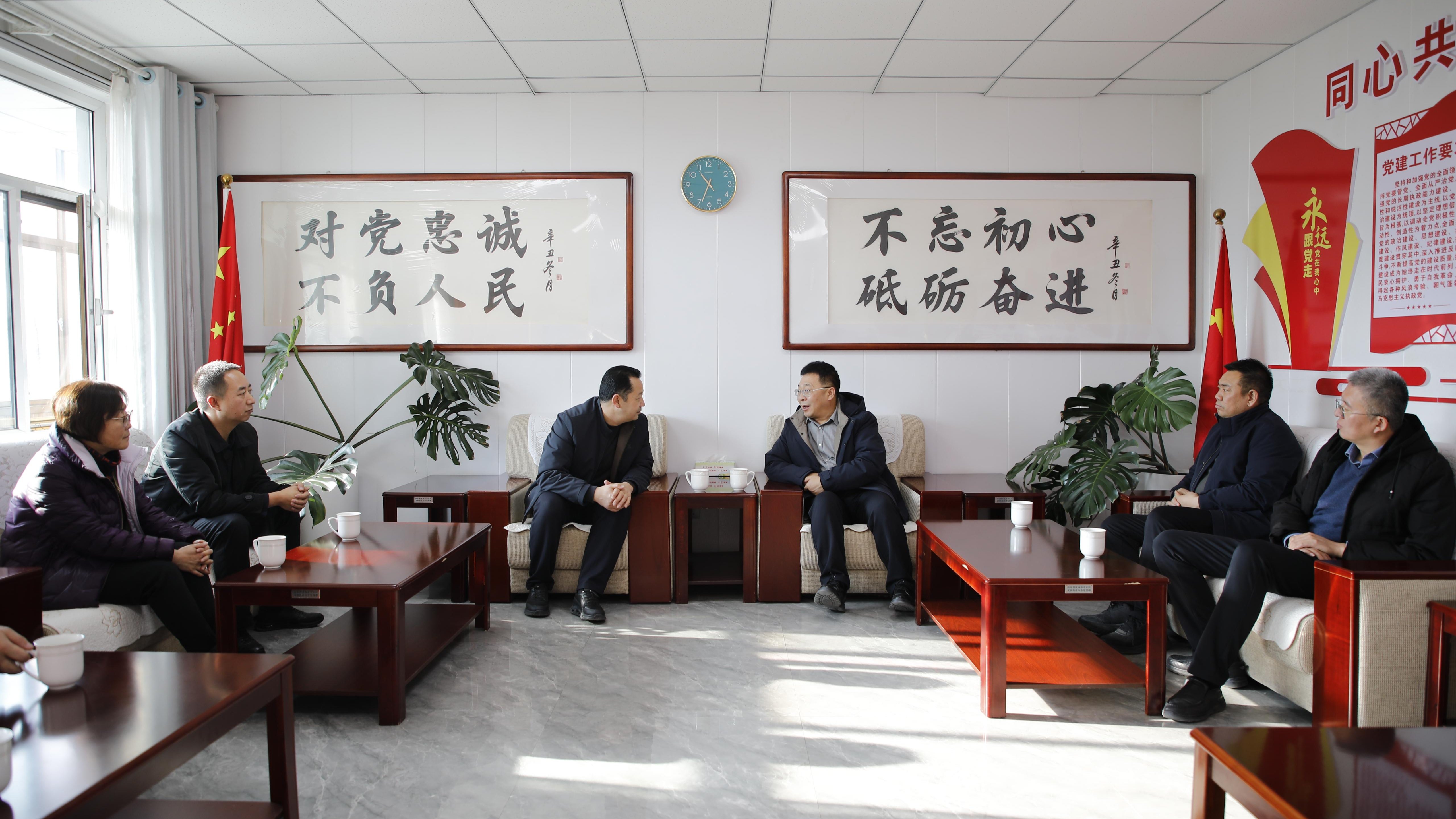 刘新辉一行赴积石山县胡林家乡对接乡村振兴工作