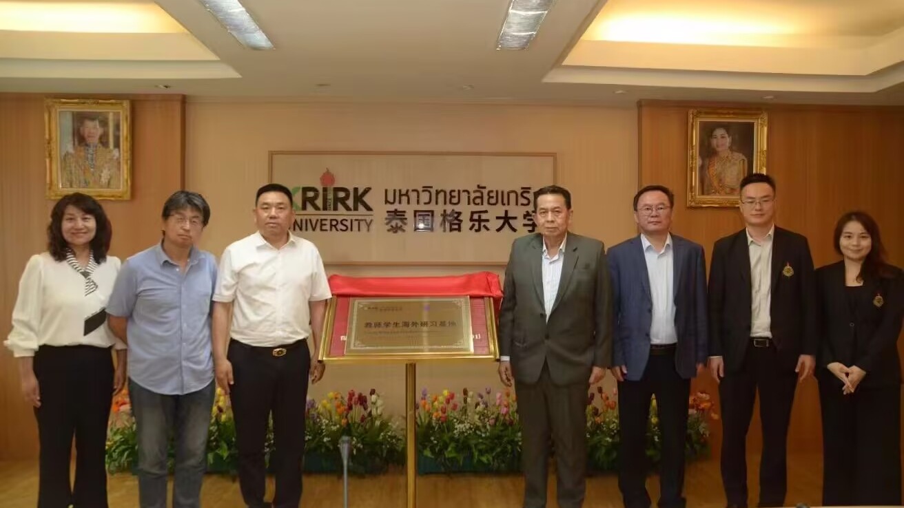 学校代表团出访泰国和新加坡高校